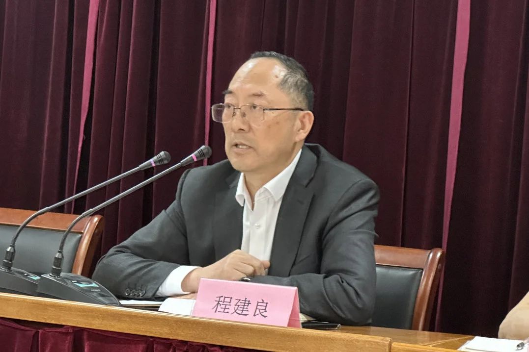 Changshu Polyester na faia se fonotaga mo le ogatotonu-maualuga cAdres, inisinia ma tagata tomai faapitoa, ma le maketi